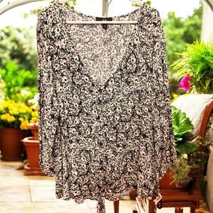 AGB Multicolor Floral V-Neck Blouse